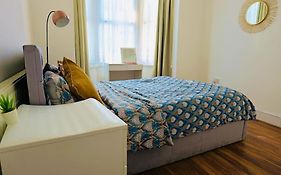 Two Bedroom Flat Near Transport & Shops